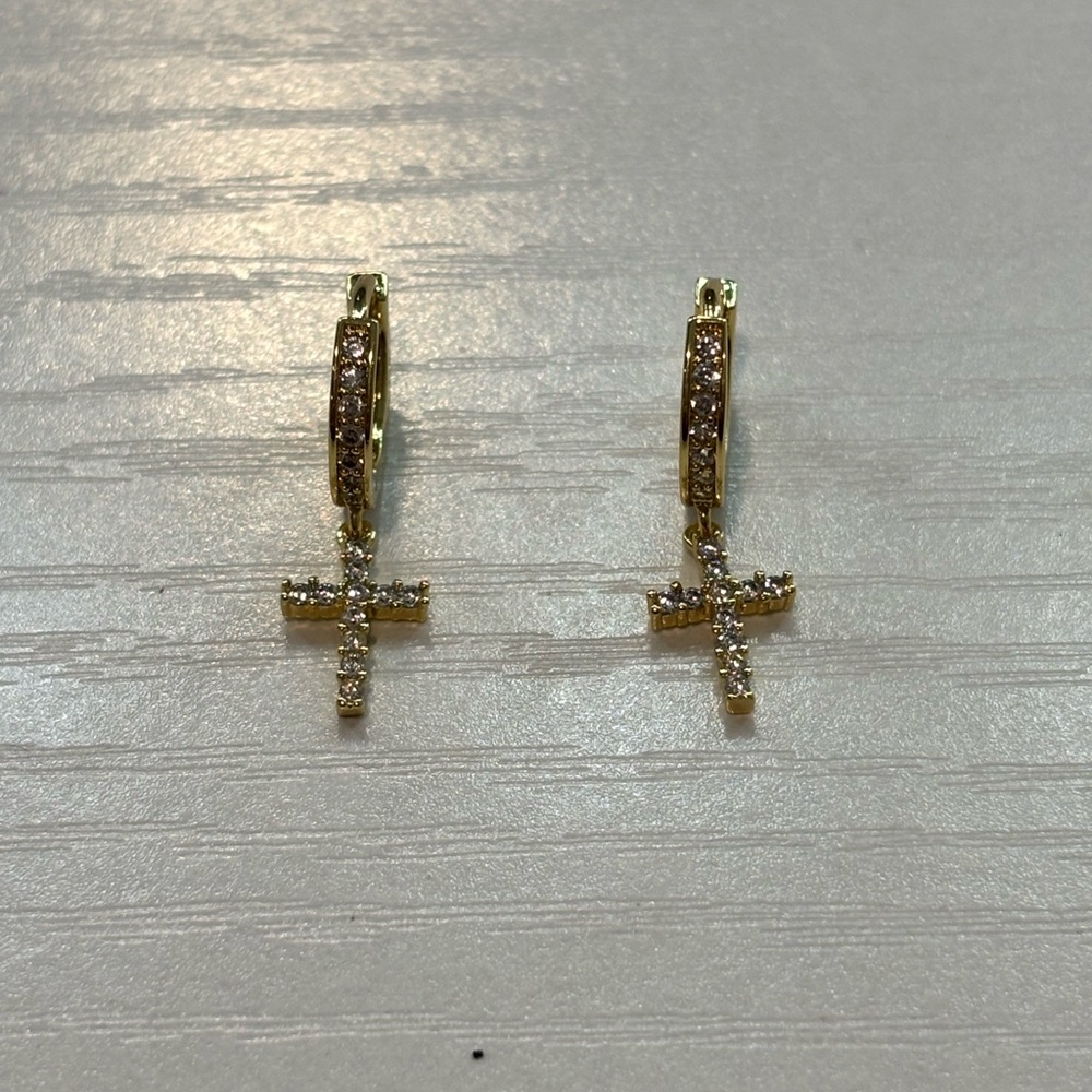 EVRYJEWELS Elegant Gold Cross Earrings